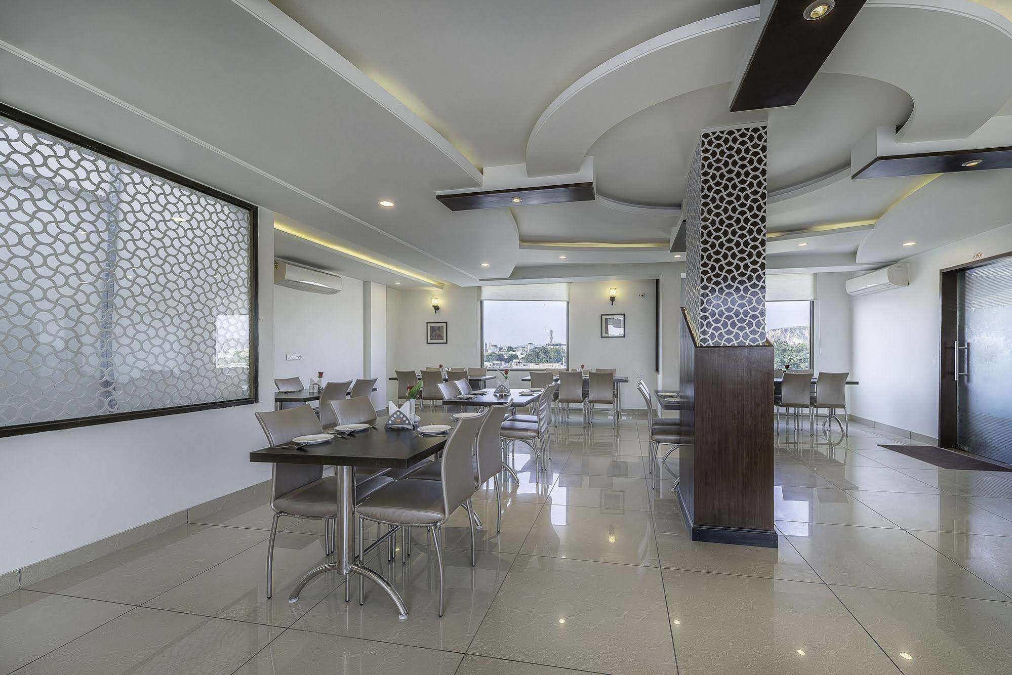 Treebo Signature Inn Malviya Nagar جايبور المظهر الخارجي الصورة